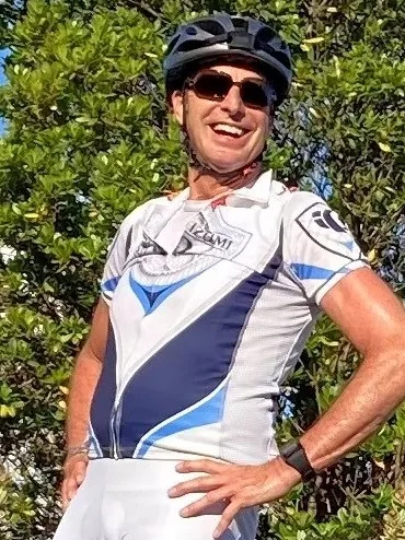 Norbert Endres mit Rennrad am Berg